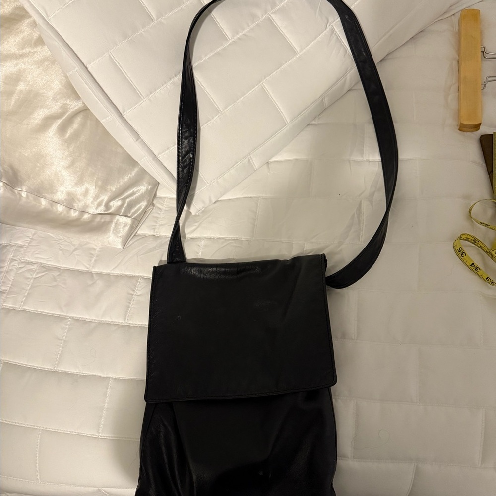 Sleek Black Leather Shoulder Bag